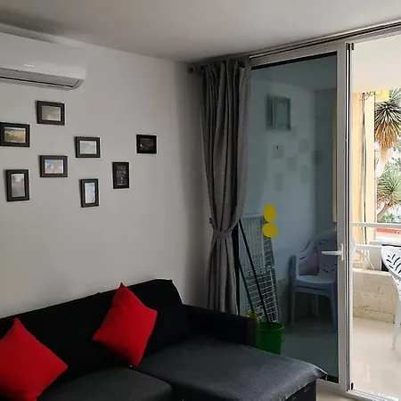 Yumbo - Tanife Roos Apartman *